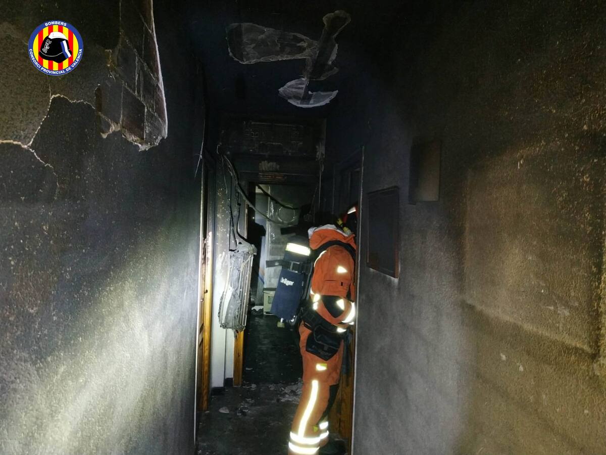 Dos personas heridas en el incendio de su casa en Miramar