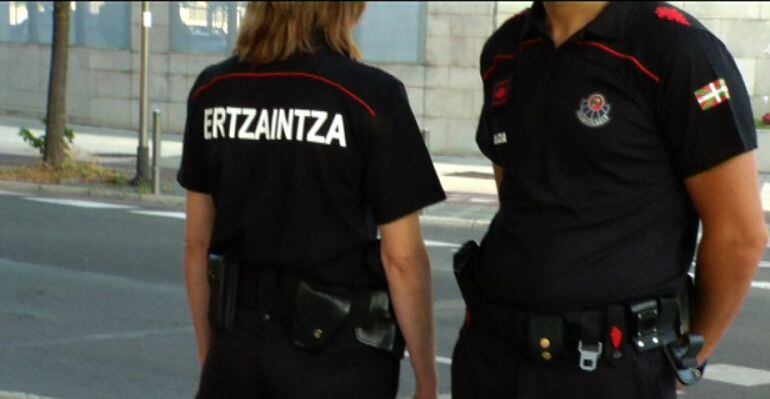 Agentes de la Ertzaintza de servicio
