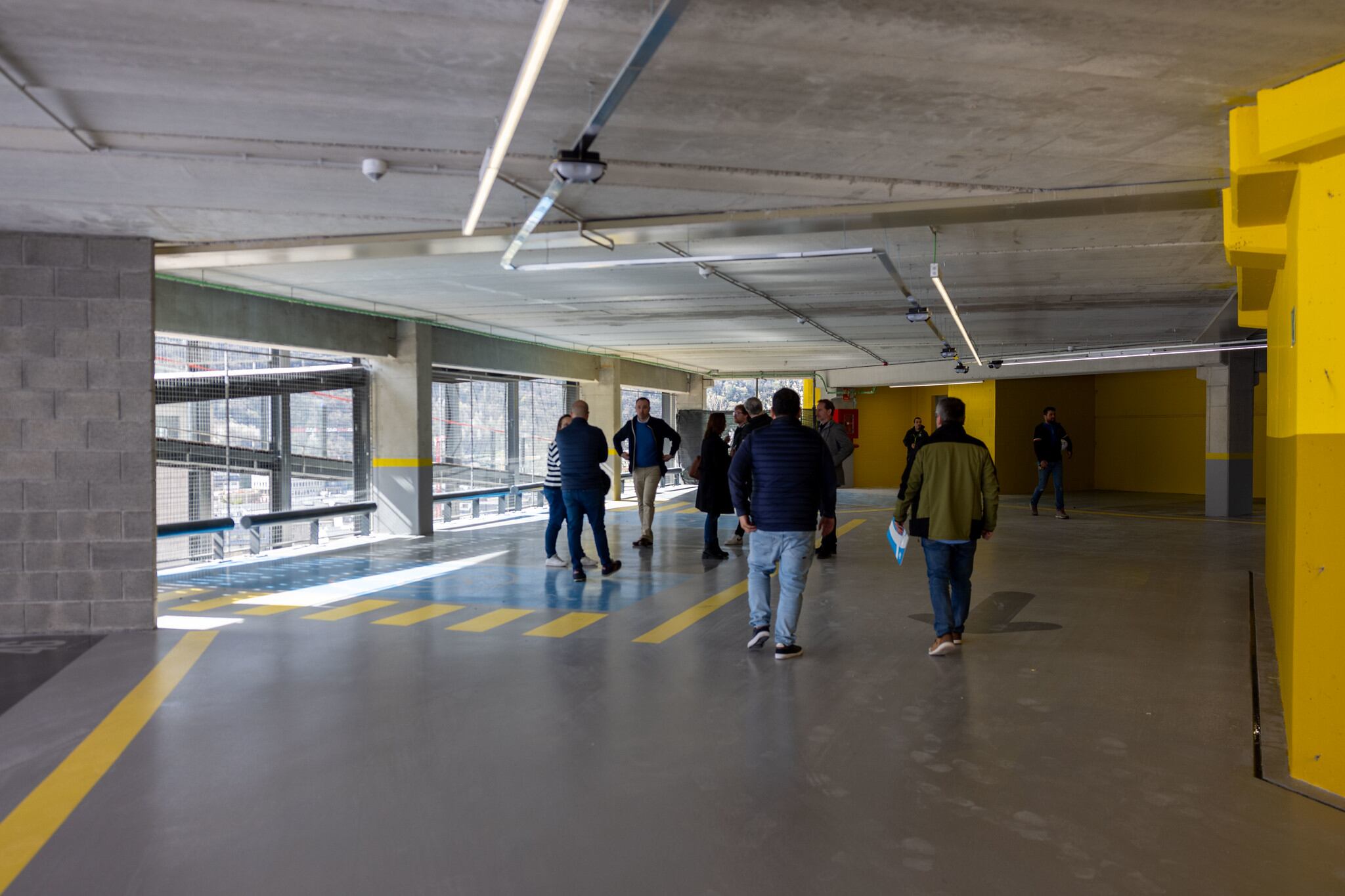 Les autoritats visiten l'interior del pàrquing del Falgueró d'Escaldes. A partir d'avui es reobre parcialment amb 280 places.