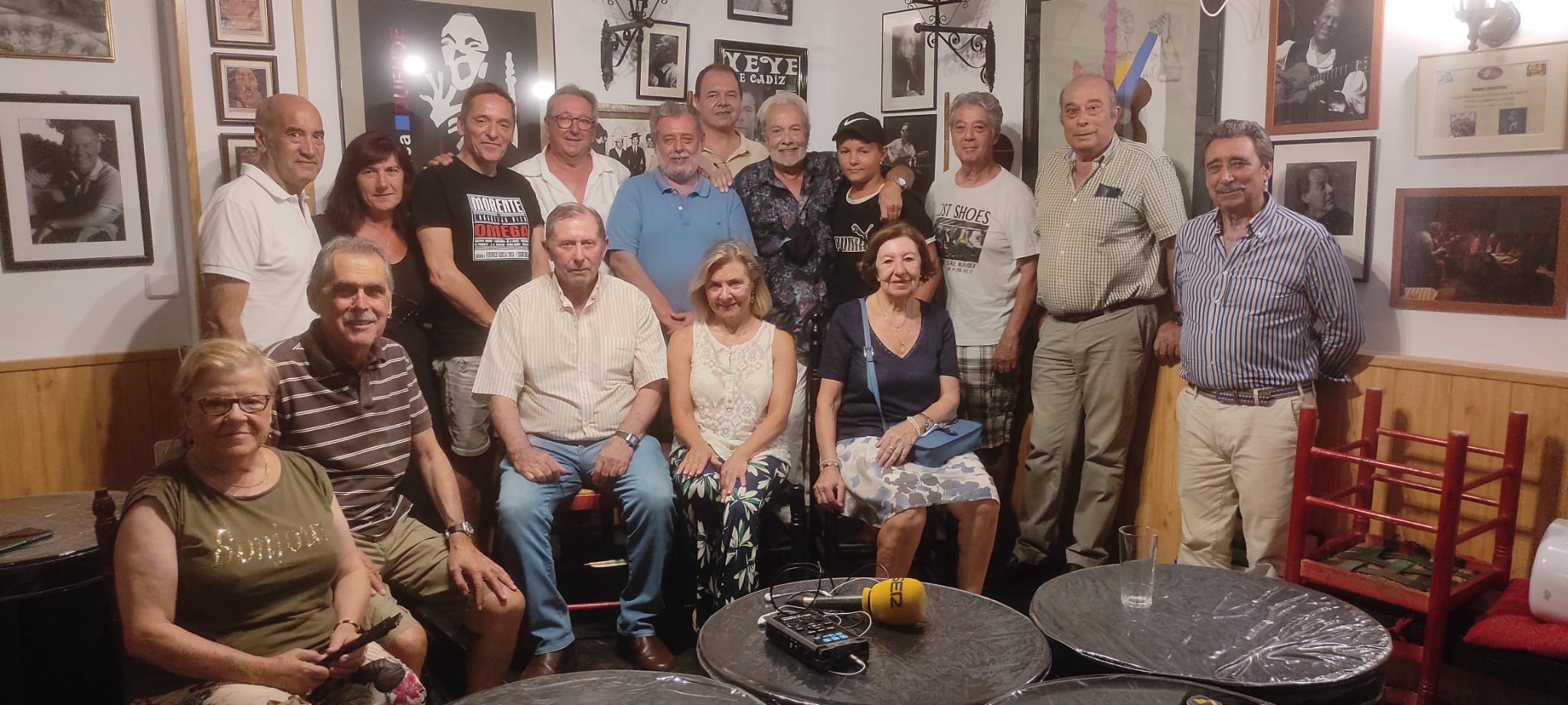 Miembros de la peña flamenca &#039;Duende&#039;, en Vallecas