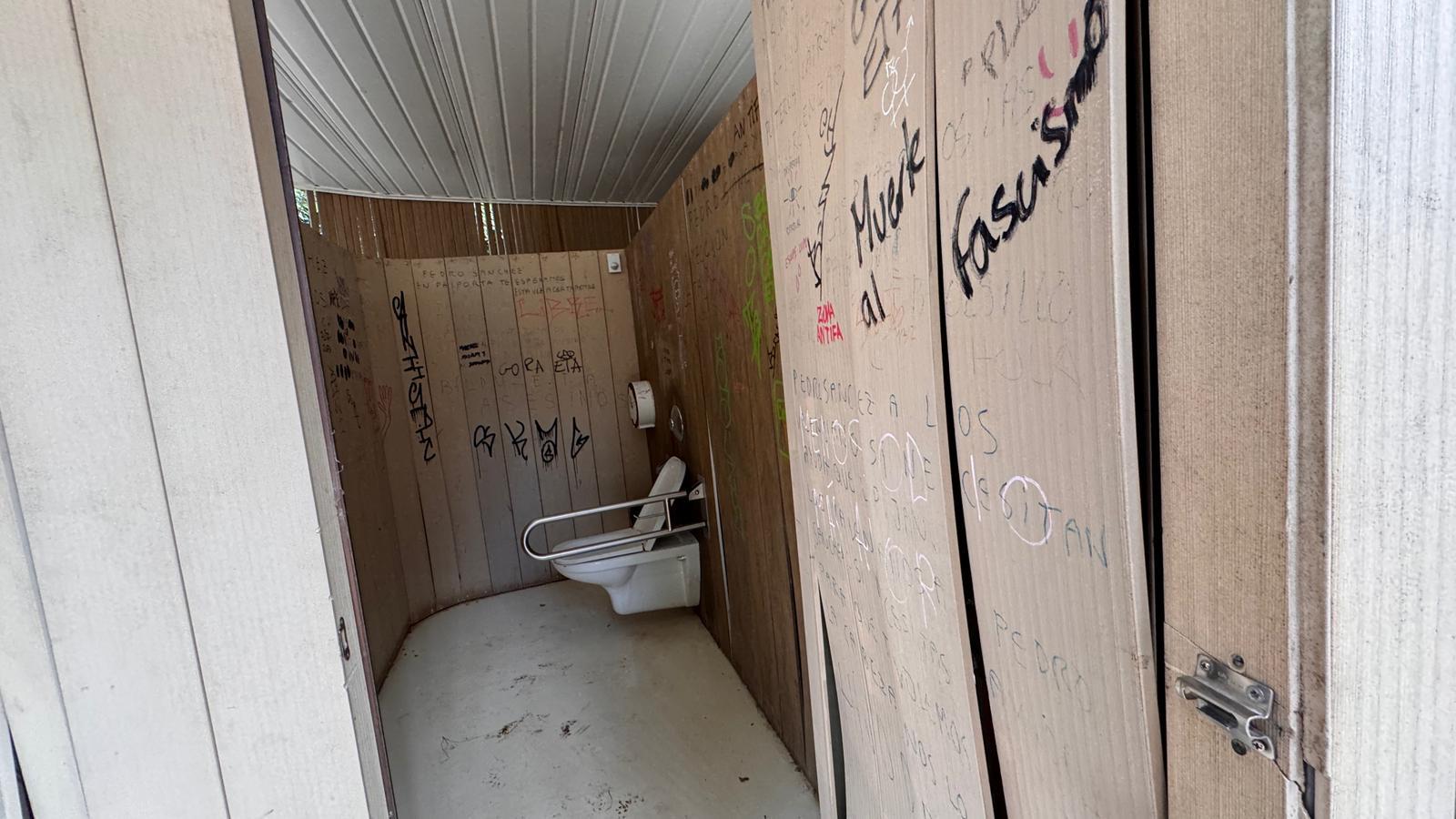 Baños rotos en el Jardín del Turia