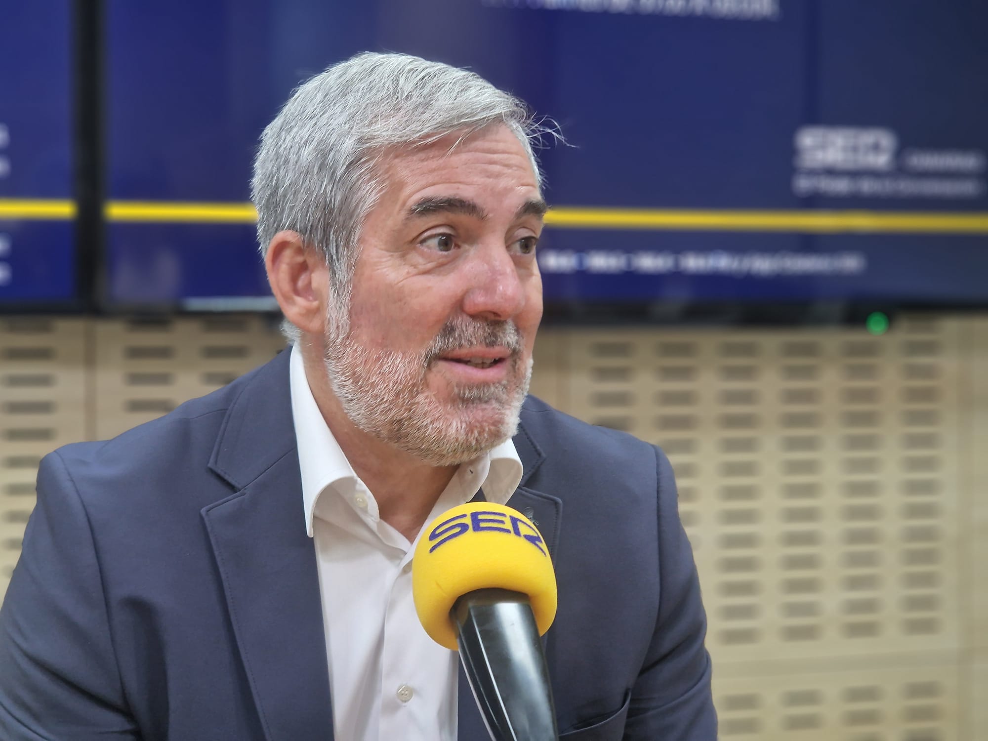 Fernando Clavijo en los estudios de la SER en Canarias.