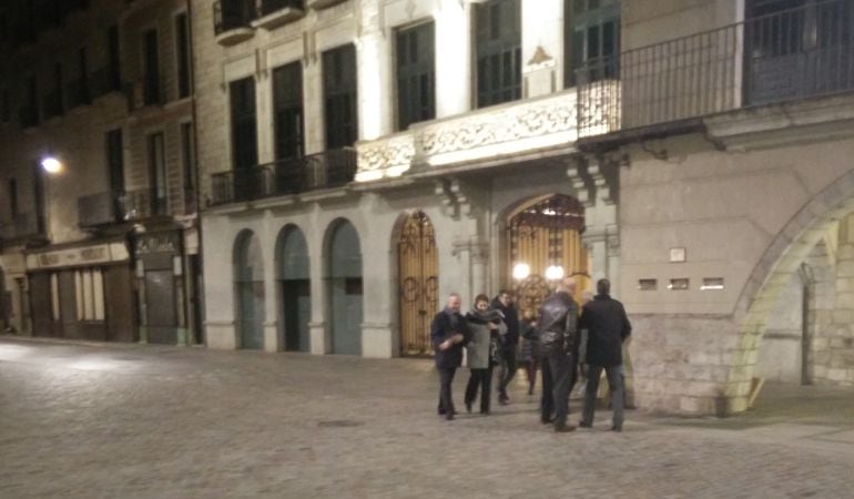 A la sortida de l'Ajuntament, després de segellar l'acord. G.V.