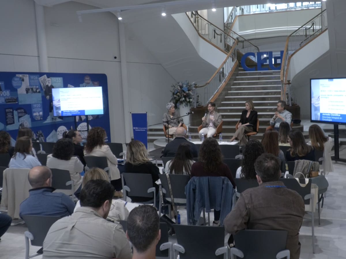 El CEU reúne en Elche a expertos para abordar el cáncer desde una visión integral