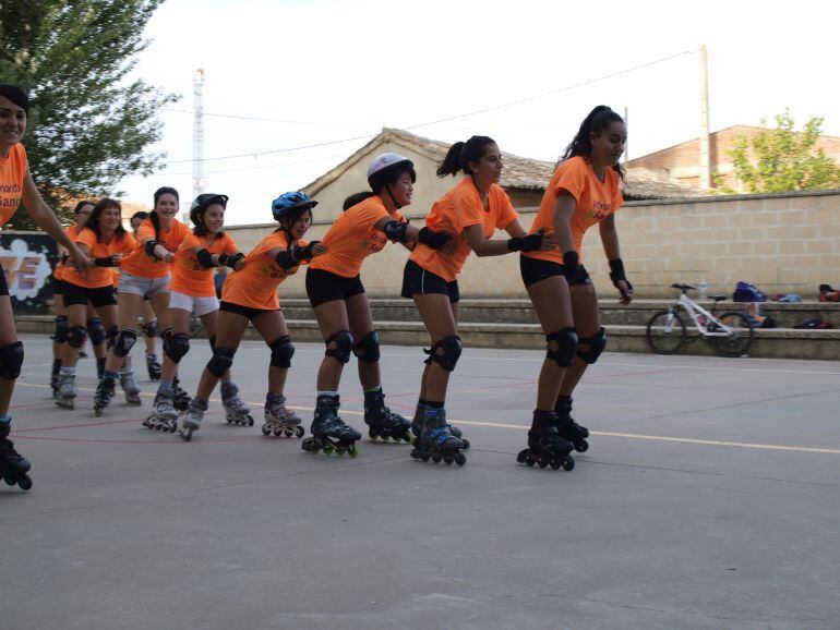 Los niños disfrutan de las actividades programadas dentro del programa &quot;Empápate de verano&quot;