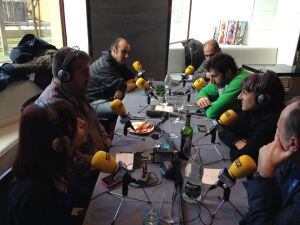 El capitán del Bilbao Basket con el equipo de Play Basket Bizkaia