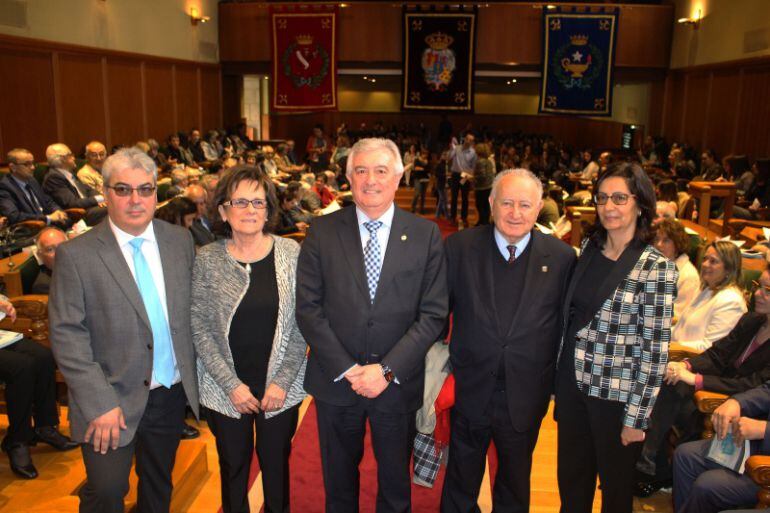 De esquerda a dereita: Eduardo Moscoso, Blanca Roig, Juan Viaño, Xesús Alonso Montero e Mª Dolores Álvarez. Foto: Paula Martínez Graña. 