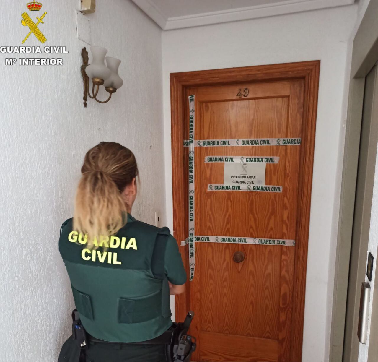 La Guardia Civil ha precintado el domicilio de Cullera donde se produjo el crimen.