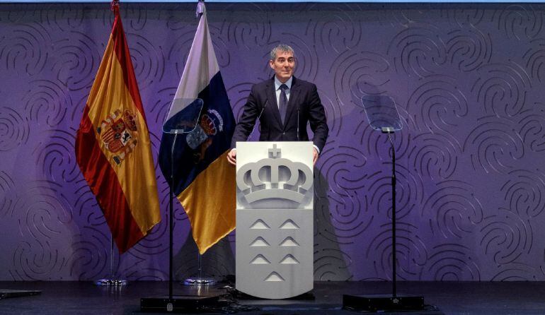 El presidente del Gobierno Canario, Fernando Clavijo, fue el encargado de finalizar, con su discurso, la gala de entrega de los Premios Canarias 2018 celebrada esta noche en el Teatro Pérez Galdós de Las Palmas de Gran Canaria. EFE Ángel Medina