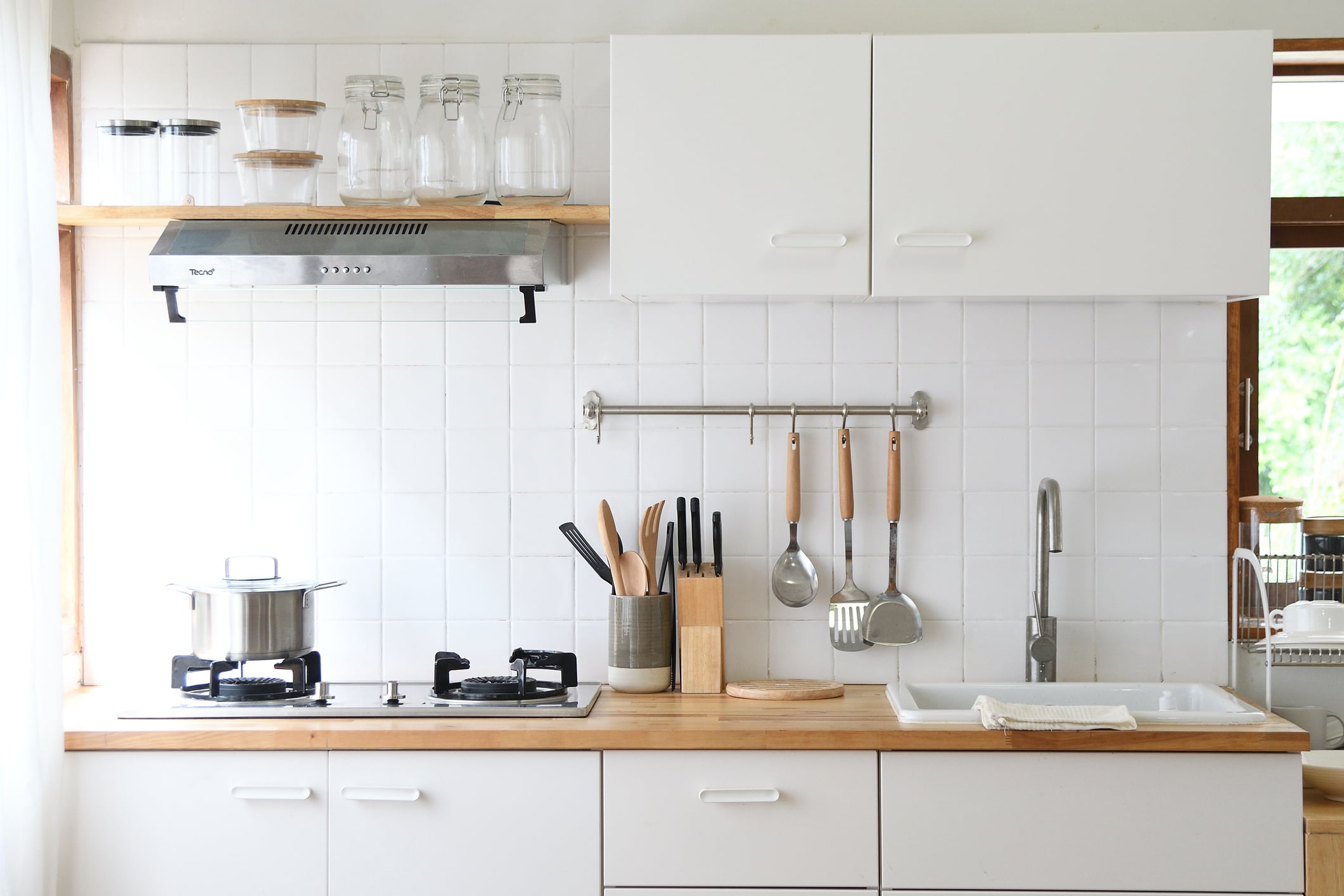 Cocina en una casa / Foto de archivo