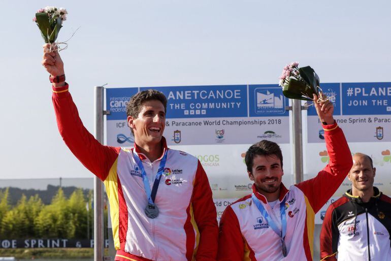 Iñigo Peña y Paco Cubelos celebran la medalla de plata en el Mundial de Portugal