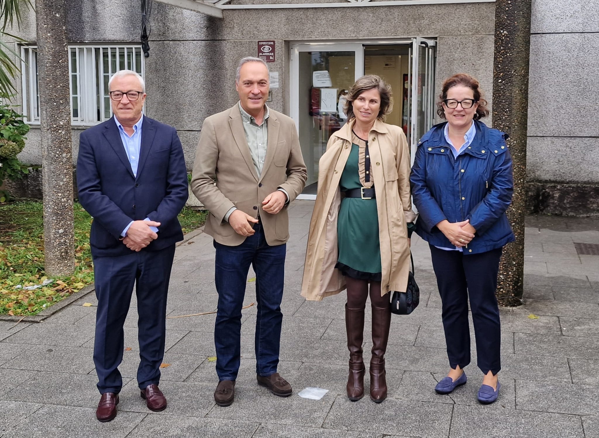 La alcaldesa de Ponteareas, Nava Castro, visita las instalaciones del centro de atención primaria de la localidad