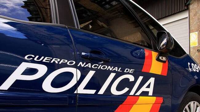 Un vehículo de Policía Nacional