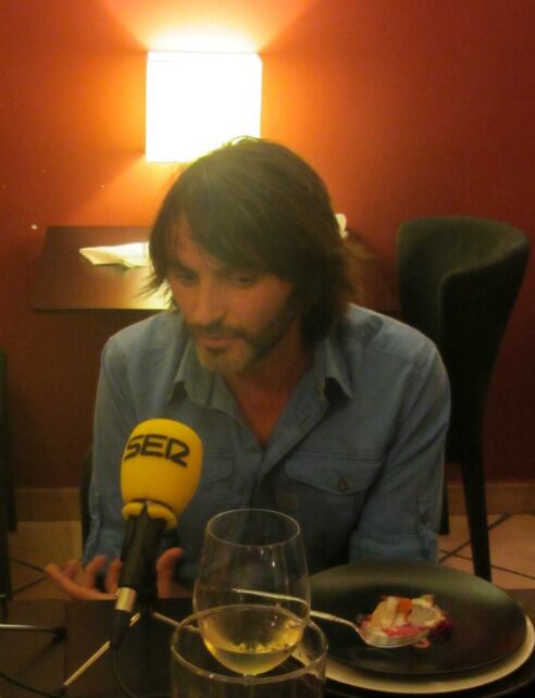 Fernando Tejero nos habla de la ensalada de Arenques con remolacha y huevas de trucha de su plato.