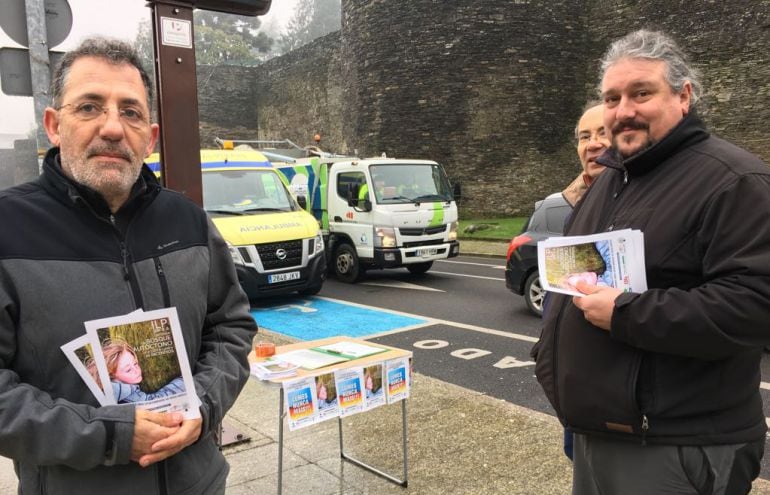 Recogida de firmas ante la delegación de la Xunta en Lugo para una ILP en defensa del bosque autóctono y contra los incendios