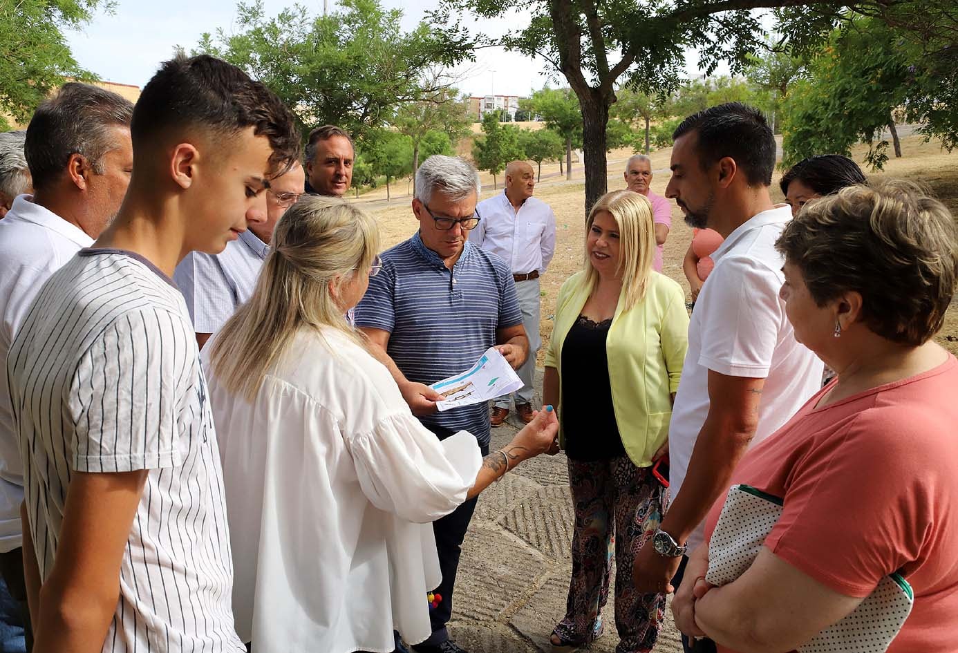 La alcaldesa durante una visita al parque de La Cartuja