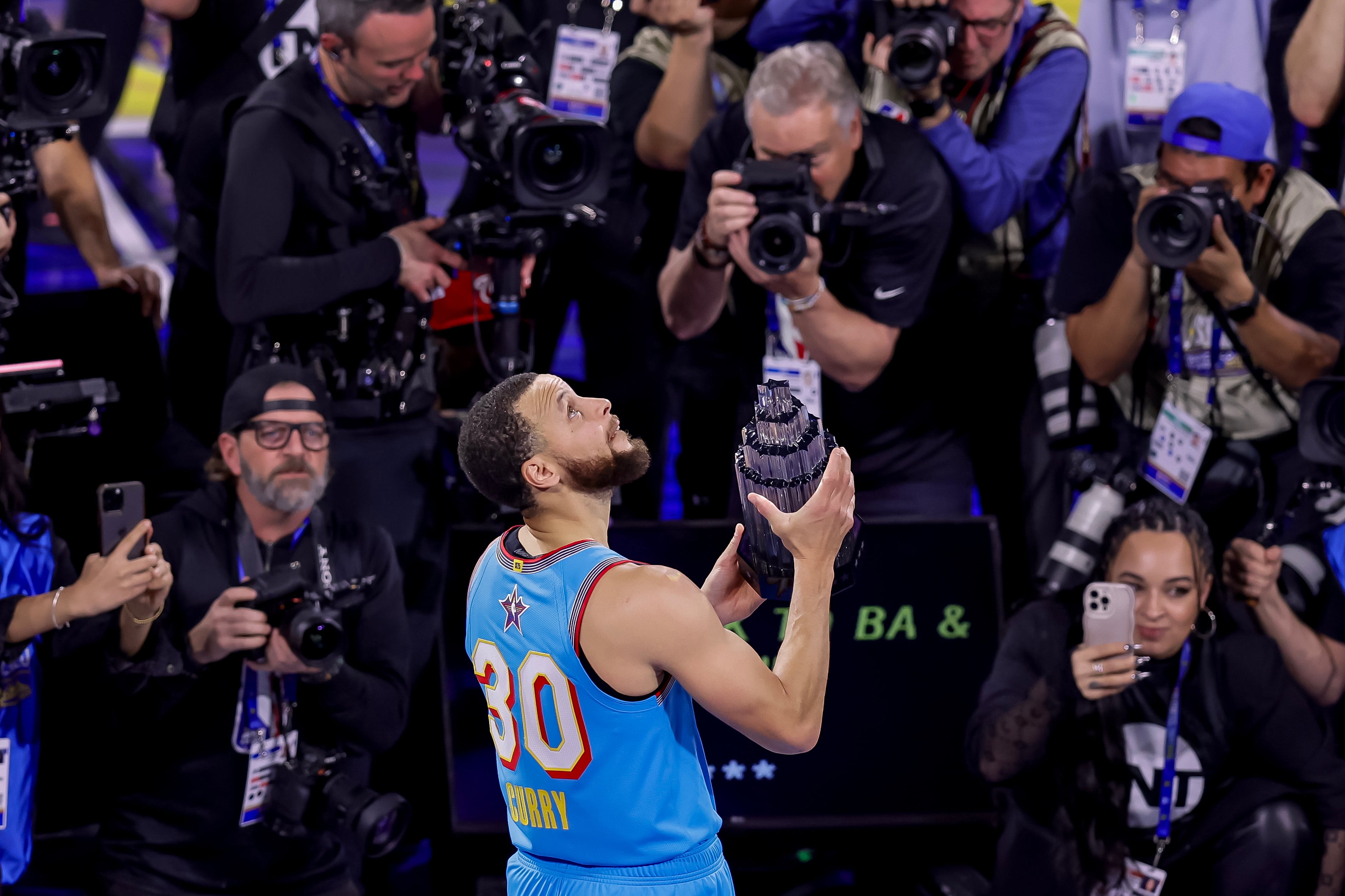 Stephen Curry celebra su MVP en esta edición del All-Star