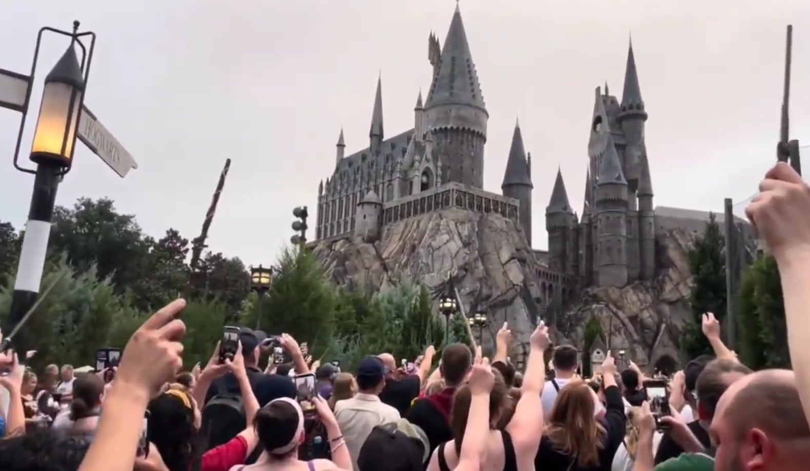 Emotivo homenaje a Michael Gambon en el parque temático de &#039;Harry Potter&#039;.