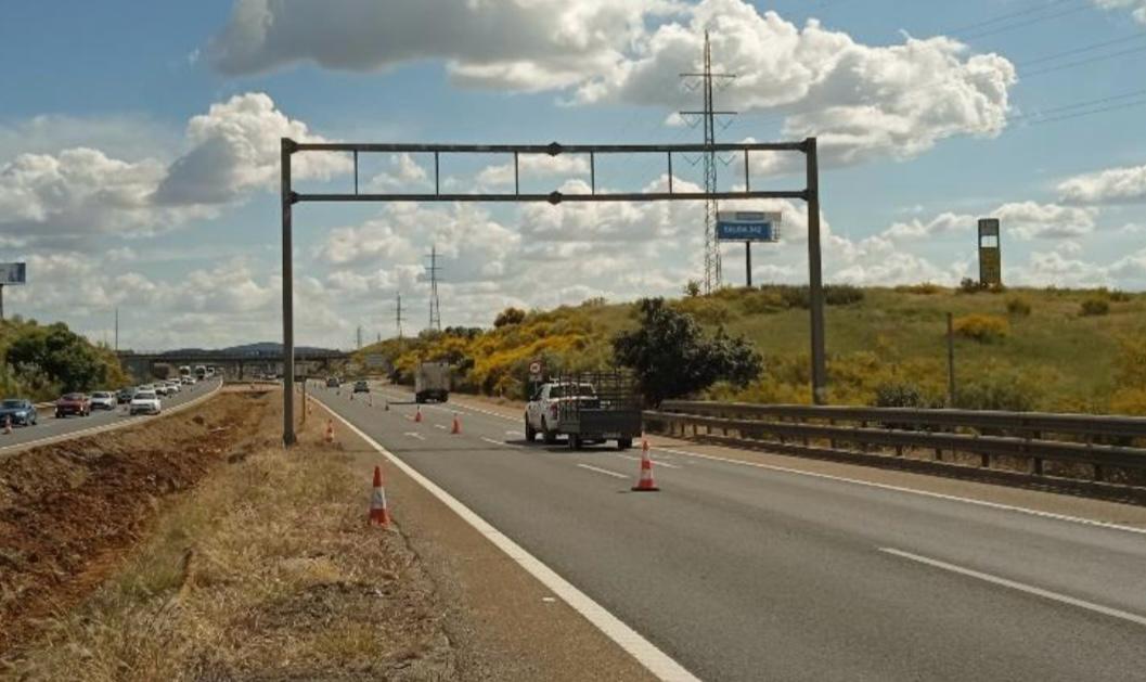 Estructura del pórtico de señalización a desmontar ubicado en el P.K. 342+700 en la A-5, carril izquierdo sentidoBadajoz
