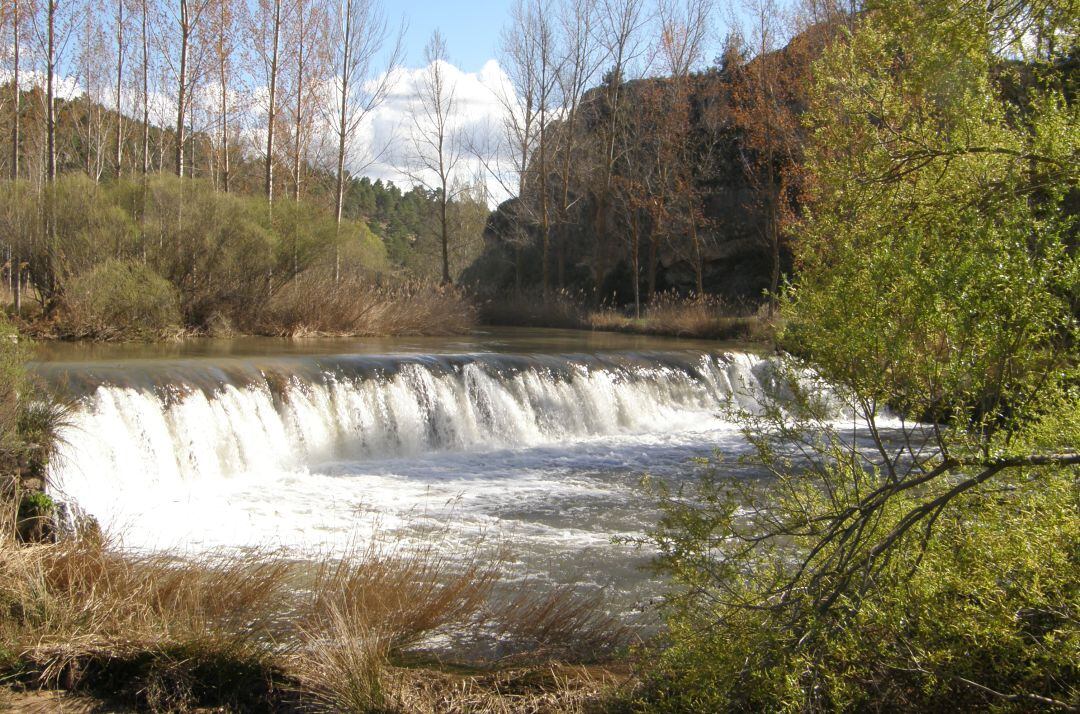 Presa de Cristinas en el río Cabriel a su paso por Pajaroncillo, en Cuenca.