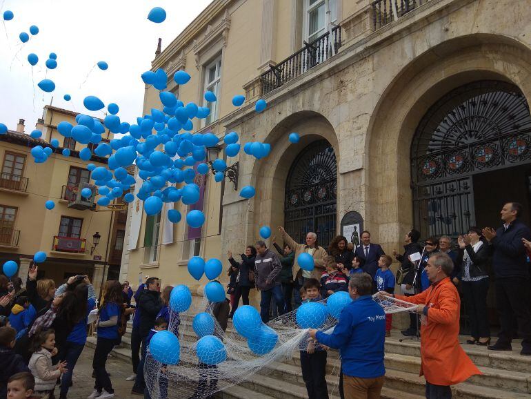 Suelta de globos en la Plaza Mayor