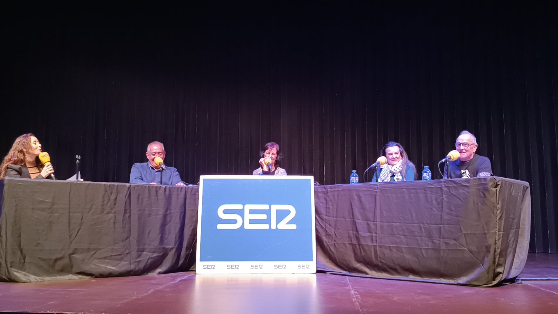 Conversa: 50 años de movimiento vecinal en libertad. Vecinos y sin embargo héroes, los protagonistas de los movimiento vecinales. Moderado por Lorena Ruano, participan Isabel Aína de San José, Pablo Polo de Vadorrey, Nieves Boj de Las Fuentes y Javier Grasa de Torrero.