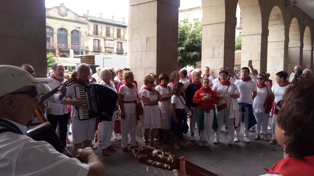 Ronda jotera en fiestas de Tafalla