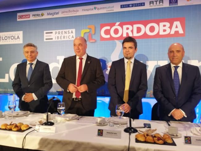De izquierda a derecha, el presidente de la Audiencia Provincia, Francisco Sánchez Zamorano, el presidente de la Diputación, Antonio Ruiz, el director de Diario Córdoba, Rafael Romero, y el consejero delegado de Cajasur, Joseba Barrena.