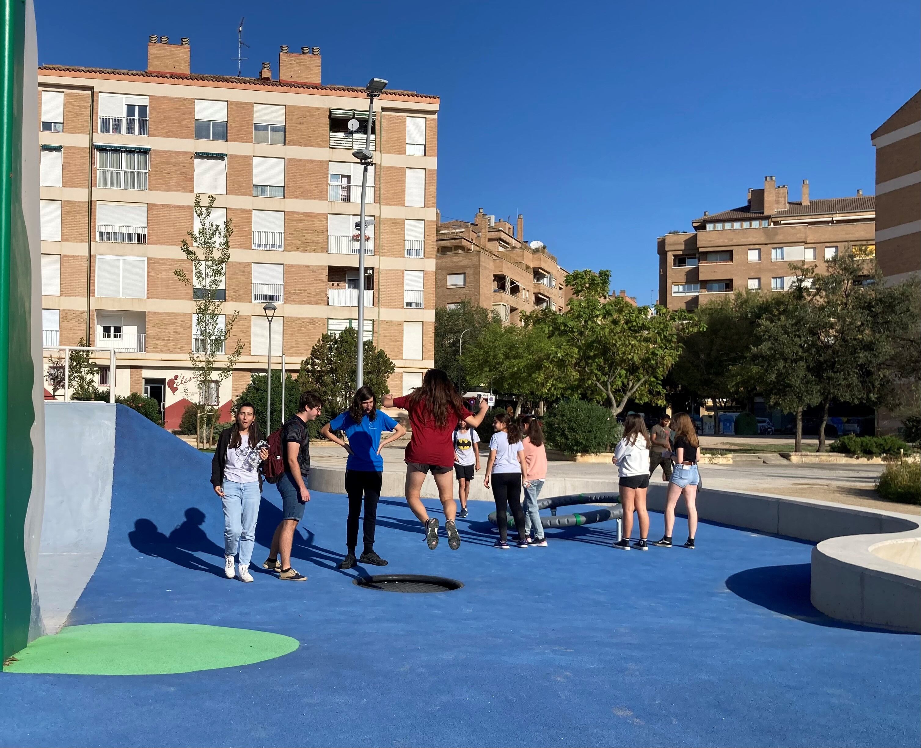 Jóvenes que estrenaban las nuevas instalaciones del parque San Martín