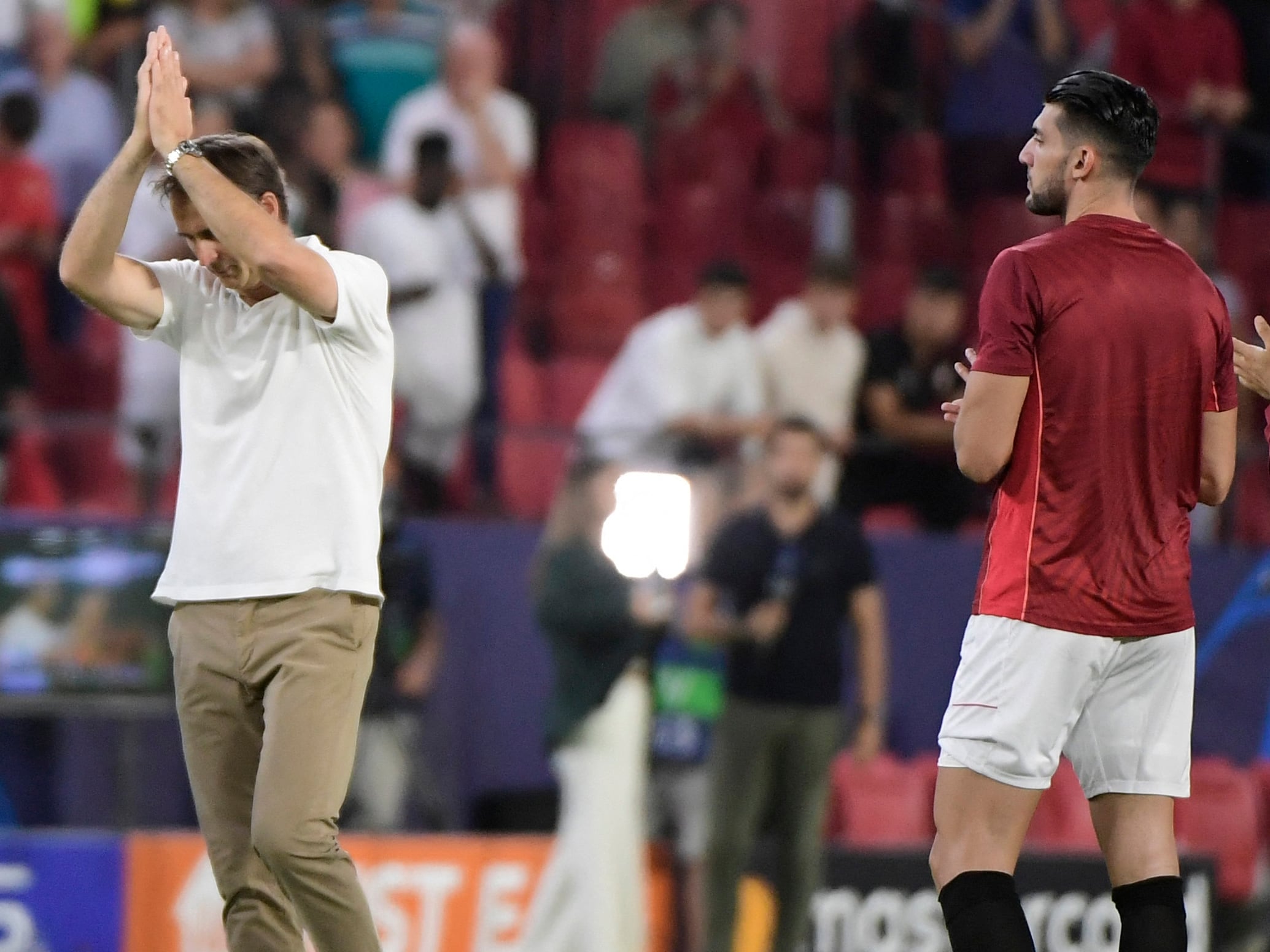 Julen Lopetegui pide perdón a la hinchada sevillista