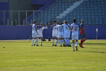 Los jugadores del Real Jaén celebran el gol de Montiel que abriría el marcador y la victoria