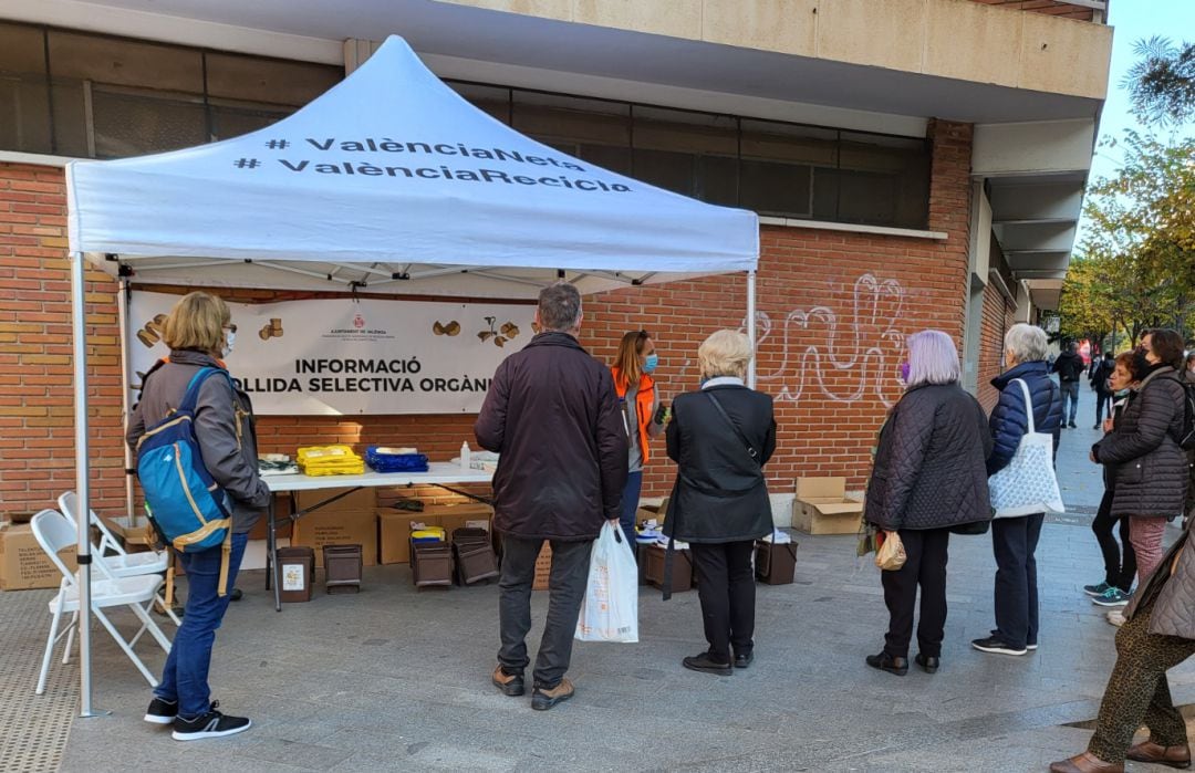 Campaña de recogida selectiva de basuras realizada por el Ayuntamiento de València