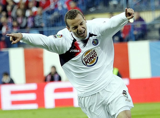 Soldado celebrando su segundo gol