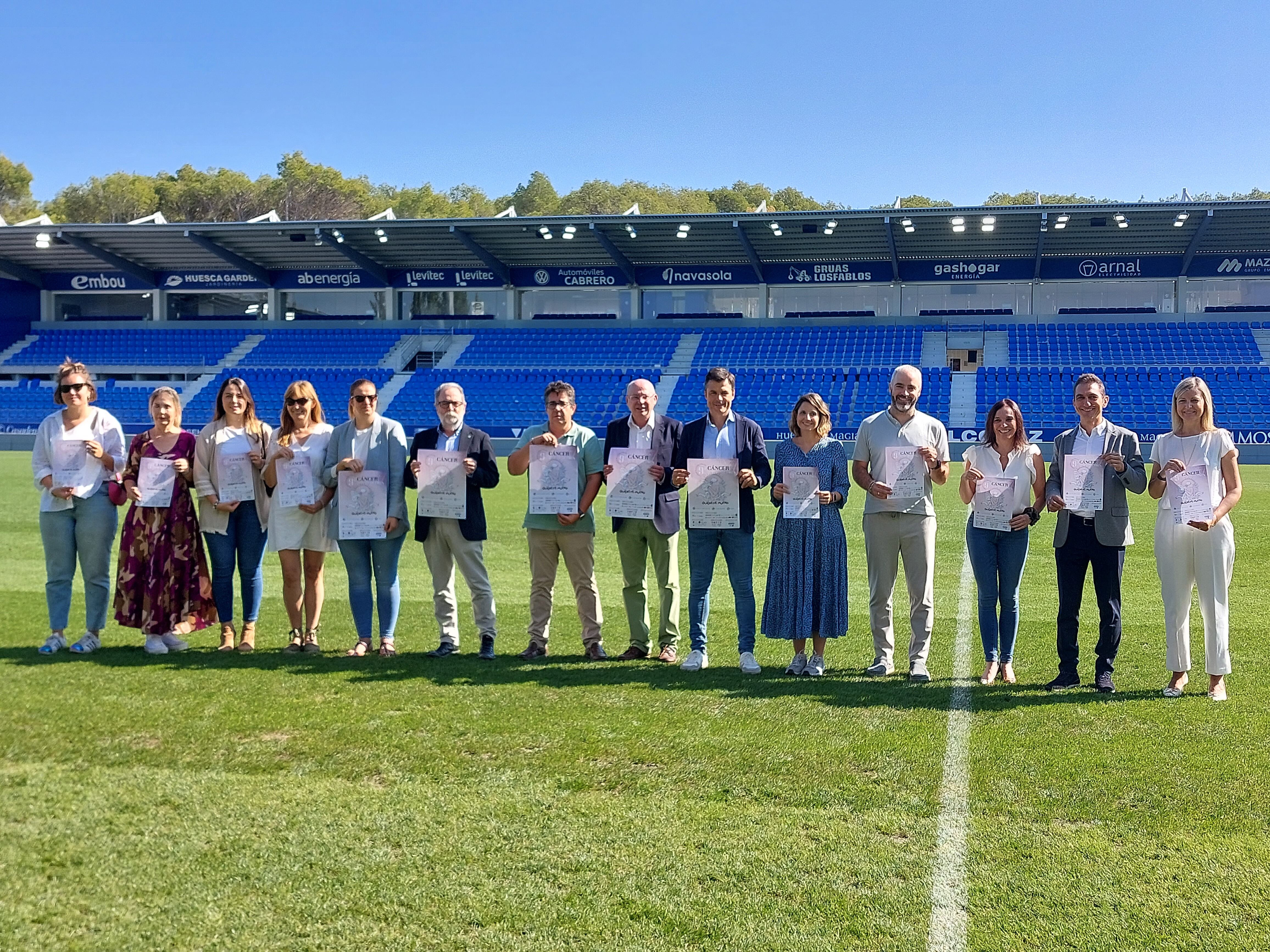 Organizadores y patrocinadores durante la presentación