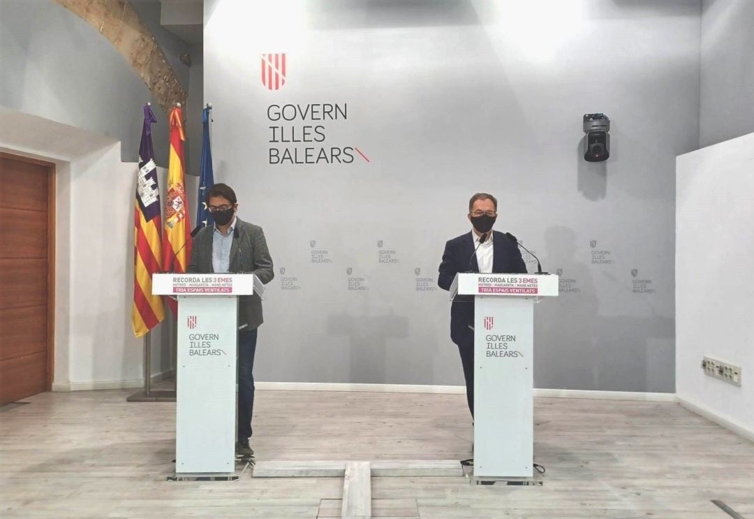 El portavoz del Govern, Iago Negueruela, y el conseller de Movilidad y Vivienda, Josep Marí.