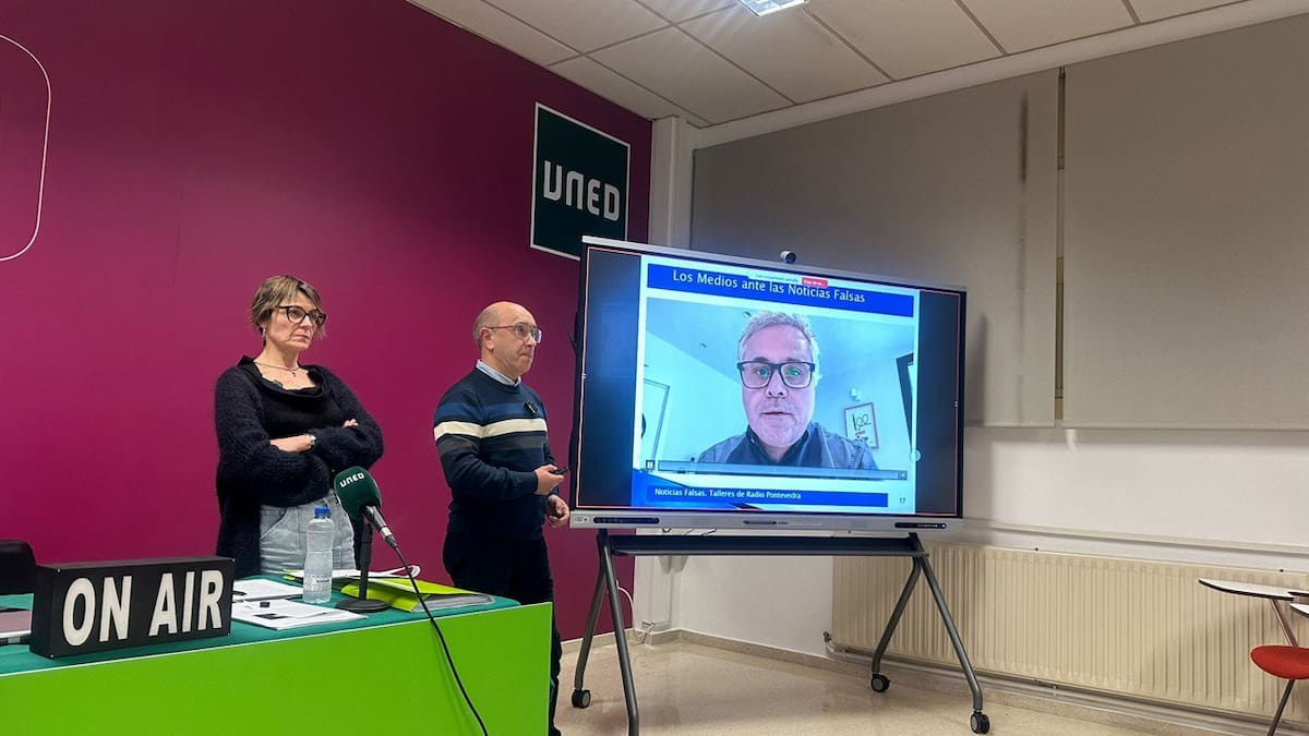 Radio Pontevedra lleva a los centros escolares el debate sobre las redes sociales y la desinformación