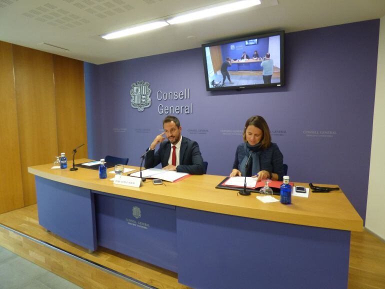 Els consellers generals socialdemòcrates Pere López i Rosa Gili.