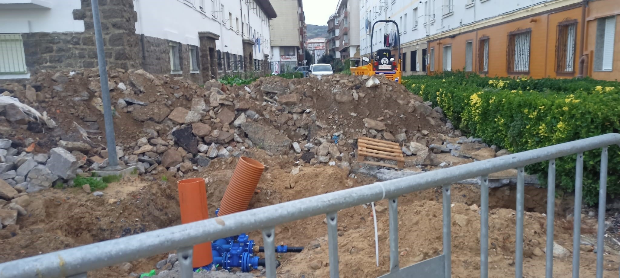 Las obras afectan al entorno de las Casas Amarillas.