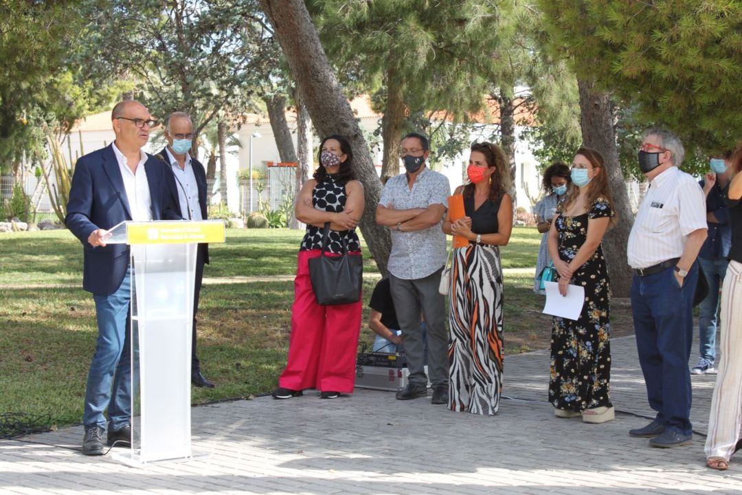 El rector de la Universidad de Alicante, en la lectura homenaje en el centenario del nacimiento del escritor Mario Benedetti.