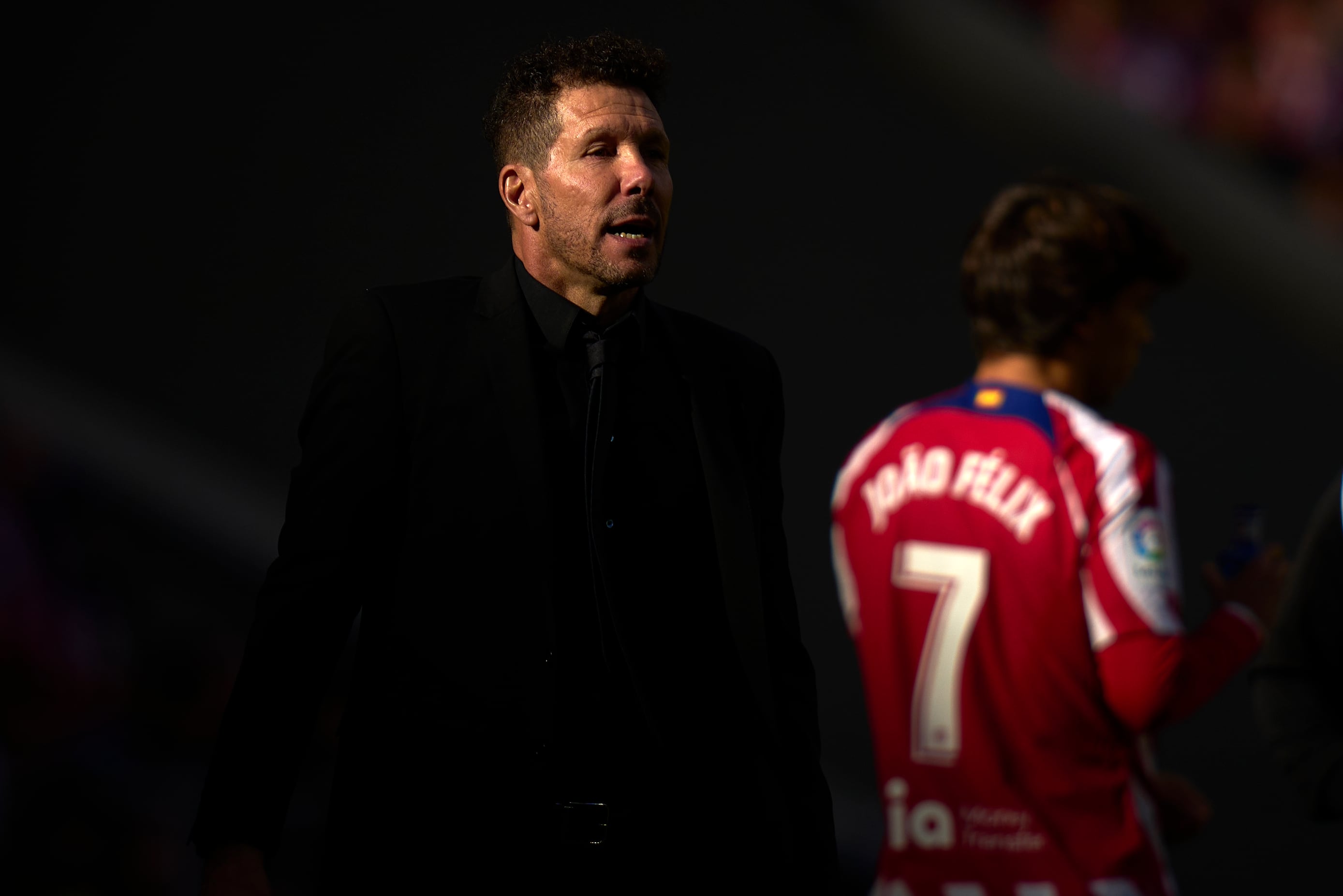 Simeone durante un partido de la pasada temporada. De fondo, Joao Félix.