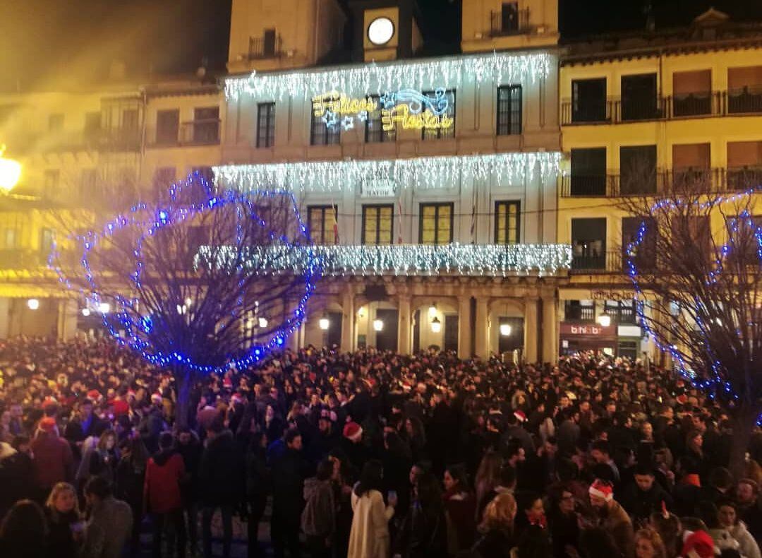 Aspecto de la concentración de la Tarde buena en la plaza Mayor el día 24