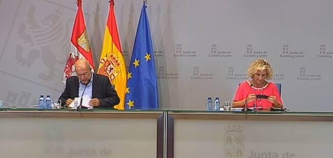 Francisco Igea comparece acompañado de la consejera de Sanidad, Verónica Casado.