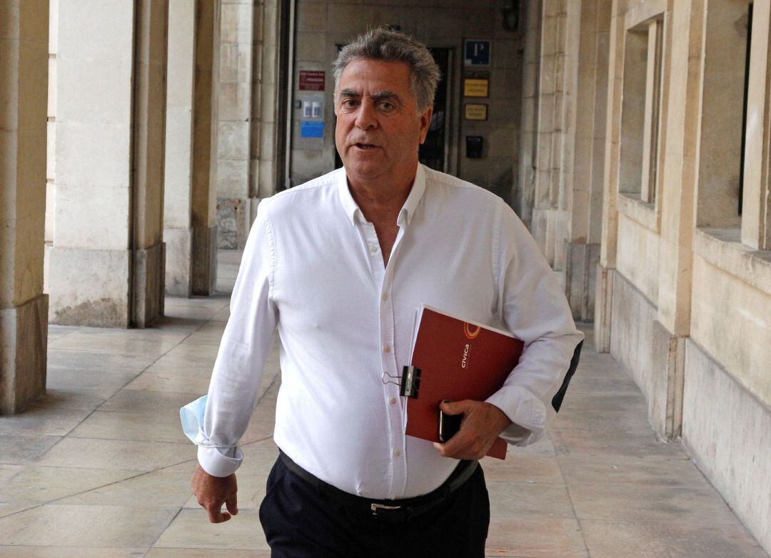  El empresario Enrique Ortiz a su llegada a la Audiencia Provincial de Alicante para la reanudación del juicio por el presunto amaño del PGOU.