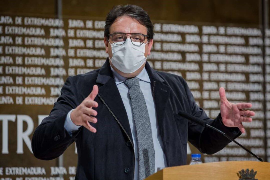 Vergeles, en rueda de prensa en Mérida