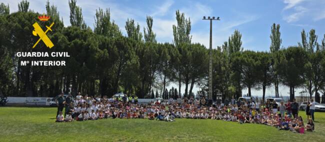 Exhibición de la Guardia Civil para los estudiantes de Roa