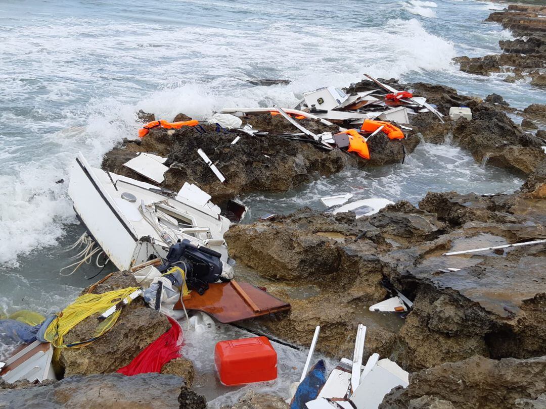 Imagen de los restos de una embarcación afectada