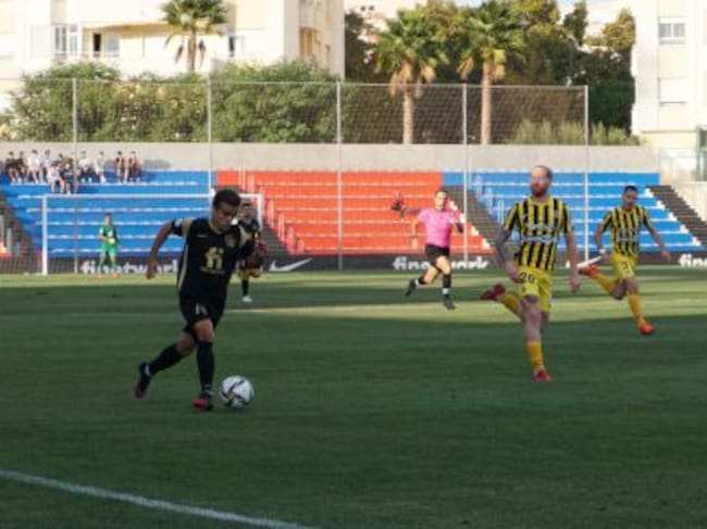 Paco Fernández progresa por la banda