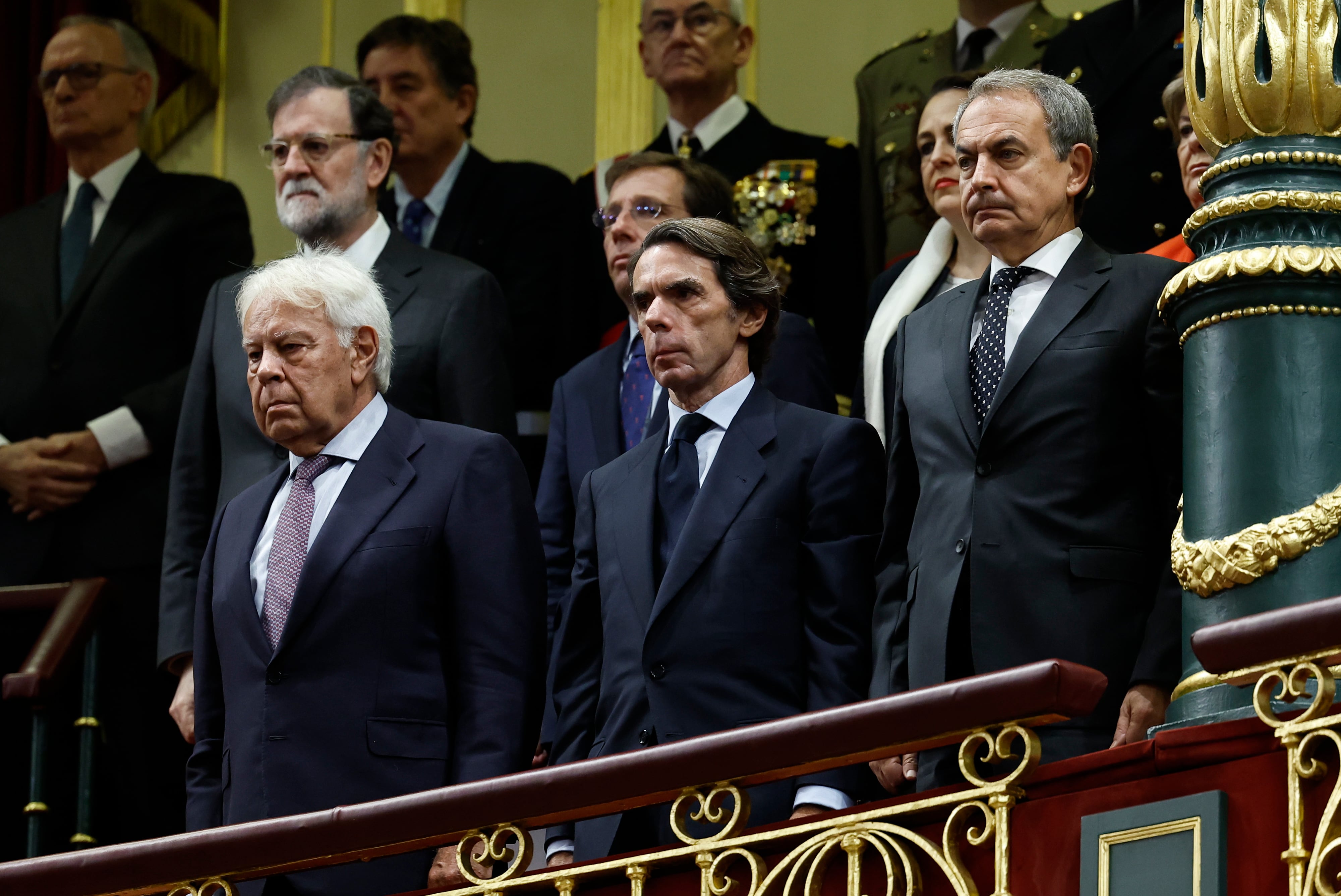 Los ex presidentes del Gobierno Mariano Rajoy, Felipe González, José María Aznar y José Luis Rodríguez Zapatero asisten a la ceremonia de jura de la Constitución de Leonor de Borbón en el día de su 18 cumpleaños, un acto celebrado en el Congreso. EFE/ Chema Moya