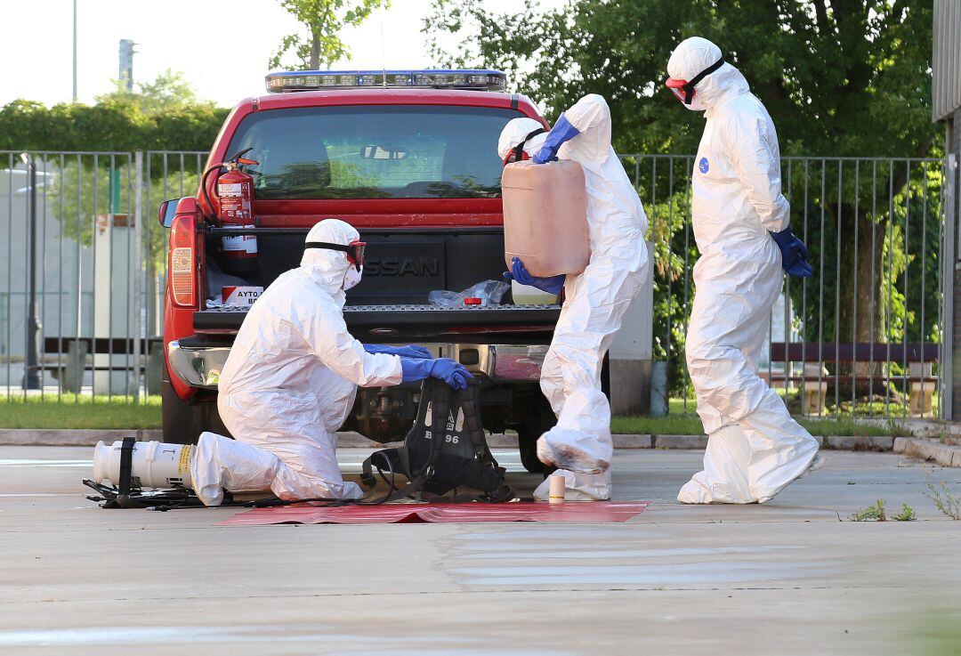 Imagen de archivo de labores de desinfección realizado por los Bomberos de Palencia