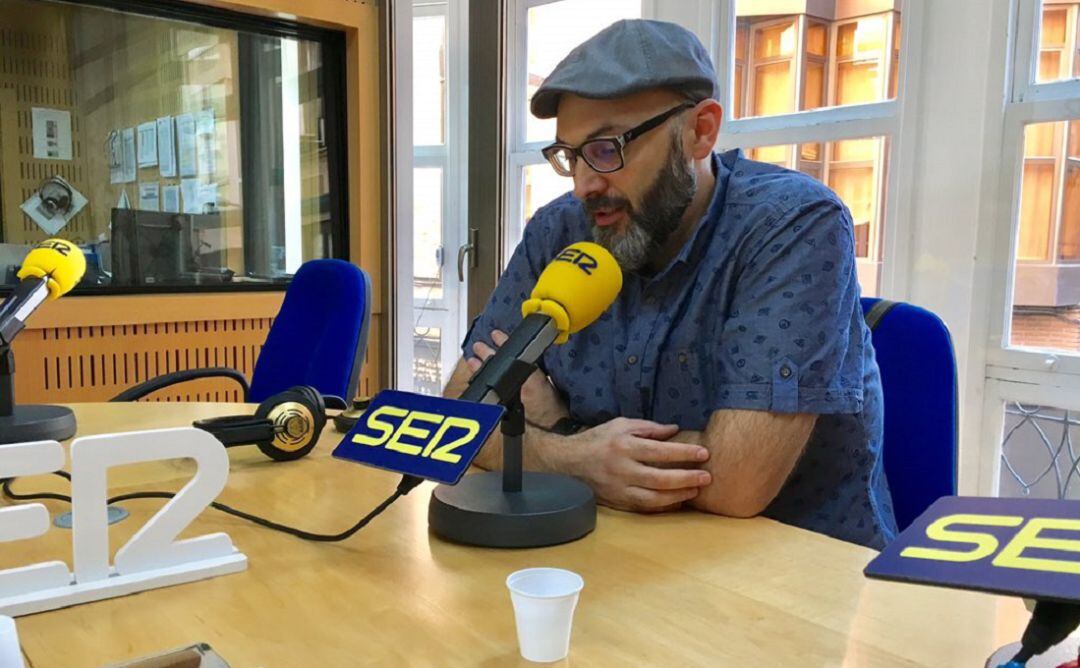 Miguel Ángel Hernández en una momento de la entrevista en el programa Hoy por hoy.